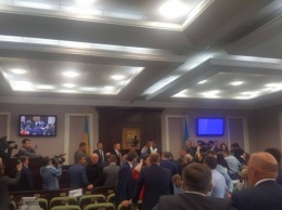Депутатов Киевоблсовета будут наказывать за "кнопкодавство"
