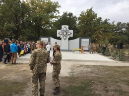 В Днепропетровской области облили краской памятник погибшим бойцам АТО