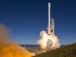 В США запустили ракету-носитель Falcon 9 с десятью спутниками связи