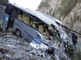 В Танзании автобус упал в озеро: 12 жертв