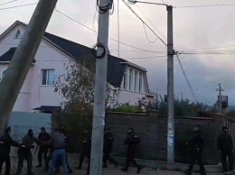 Массовые обыски в Крыму: оккупанты вломились в дома минимум 7 крымских татар (ВИДЕО)