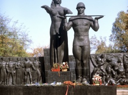 Монумент Славы во Львове предлагают не сносить, а видоизменить