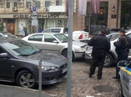 Внезапный приступ: киевлянку спасли из закрытой машины