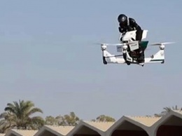 Смотрите, как полиция в Дубаи гоняет на летающих мотоциклах!