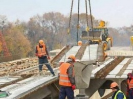 На трассе Сумы - Харьков строят новый мост