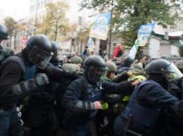 Как прошел второй день протестов под Радой: штурм городка и сорвавшаяся встреча с Порошенко