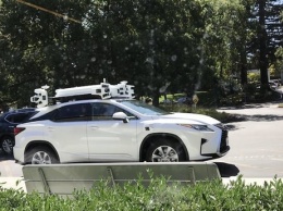 Беспилотный автомобиль Apple засняли на городских улицах