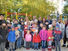 На грант от ДТЭК в Доброполье построили еще две игровых площадки для детей