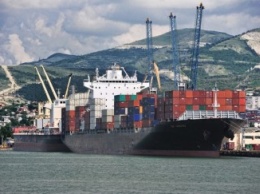 Новороссийский порт начнет принимать в два раза большие контейнеровозы в 2018 году