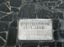 В Бердянске памятник Дзержинскому переделали в казака
