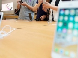 Акции Apple обвалил слух о низком спросе на iPhone 8 и запрет Китая звонить по Apple Watch