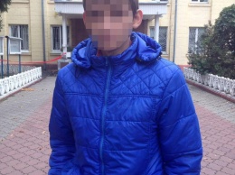 Патрульные позаботились о парне из Днепропетровщины, шагавшем по улице с полными карманами денег (ФОТО)