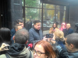 Саакашвили под окнами Луценко: «Юра, хватит страдать х...ней»