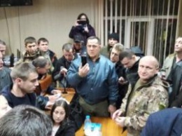 Суд над Кохановским: активисты укрепляют баррикады в зале суда