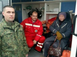 Не дали прыгнуть под поезд: на Луганщине полицейские спасли пожилую женщину