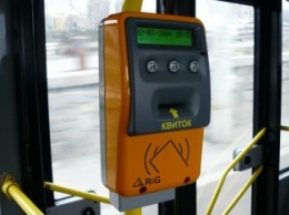 Кабмин утвердил изменения, которые позволят городам внедрять электронные билеты на транспорте