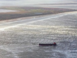 Выброшенное на берег грузовое судно может стать причиной экологической катастрофы в Германии