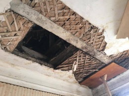 В квартире запорожанки рухнула крыша (Фото)