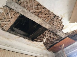 В квартире запорожанки обрушился потолок (Фото)