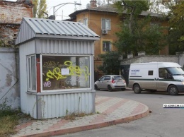 В Керчи разыскивают владельца будки в Кооперативном переулке