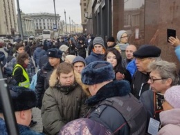 Массовые протесты в РФ: Количество задержанных превысило 300 человек