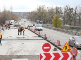 На Харьковщине дорожники заканчивают ремонт моста на трассе Киев-Харьков-Довжанский