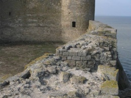 Стена Аккерманской крепости потихоньку движется к обрыву - историк