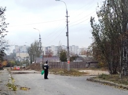 На ул. Комкова в Херсоне тоже роют - не впервые, говорят местные жители (фото)