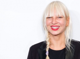 Sia узнала, что ее обнаженные снимки хотят продать, поэтому решила опубликовать их бесплатно
