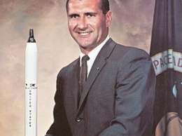 Умер Ричард Гордон, астронавт NASA, что облетел вокруг Луны