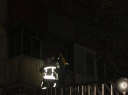 В Кропивницком женщина спасаясь от пожара чуть не упала с ребенком с высоты третьего этажа. ФОТО