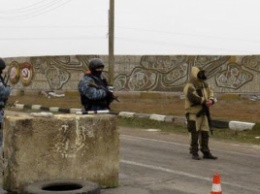 Беззаконие на админгранице с Крымом: пограничники задержали жен крымских политзаключенных