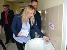 Москаленко открыла современную систему доочистки воды в школе Новоодесского района