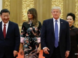 Мелания Трамп впечатлила эффектным платьем-кимоно