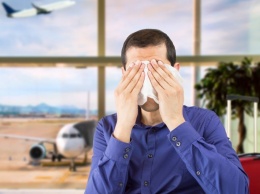Психологи объяснили, почему люди часто плачут в самолете