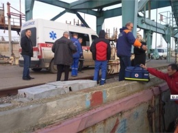 Капитану судна, стоявшего на якорной стоянке у Керчи, потребовалась помощь МЧС