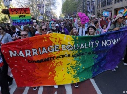 Австралийцы проголосовали за однополые браки