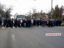 В Николаеве работники НСЗ перекрыли Варваровский мост