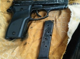 На Херсонщине полицейскими был обнаружен неизвестного происхождения пистолет в машине "Таврия"