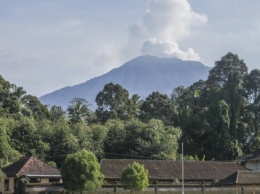 На Бали снова произошло извержение вулкана Агунг