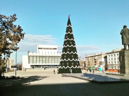 Опубликованы фото центральной новогодней елки Луганска