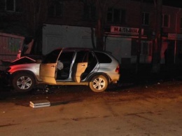 На Николаевщине авто влетело в остановку, есть погибший