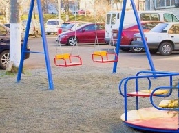 60 новых скамеек, 5 спортивных и детских площадок появилось в Черноморске в 2017 году