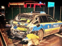 Украинец на фуре протаранил патрульную машину в Германии, погибла полицейская