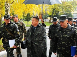 Огромный капитал на обмане семей: как экс-министр обороны Украины устроился в Крыму