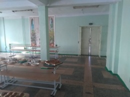 «Сильный сквозняк, батареи завоздушены» - родители учеников школы в Южноукраинске пожаловались на состояние столовой