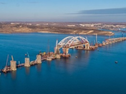 Оккупанты все никак не достроят Крымский мост, появились новые фото
