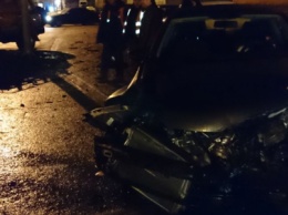 В одесской аварии пострадали пять автомобилей и светофор (ФОТО)