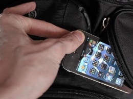 Житель Днепропетровщины украл у женщины мобильный телефон