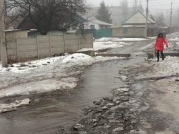 Сразу две улицы Мирнограда утопает в сточных водах